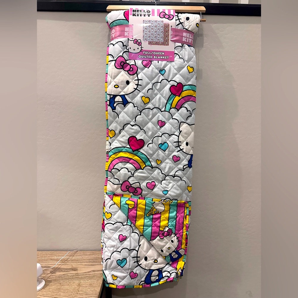 Hello Kitty White w/ Rainbow, Hearts & Clouds Quilted Full/Queen Blanket